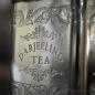Preview: Teedose mit Darjeeling Tea Gravur rustikaler Hintergrund