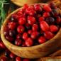 Preview: Cranberries im und vorm Schale rustikaler Hintergrund