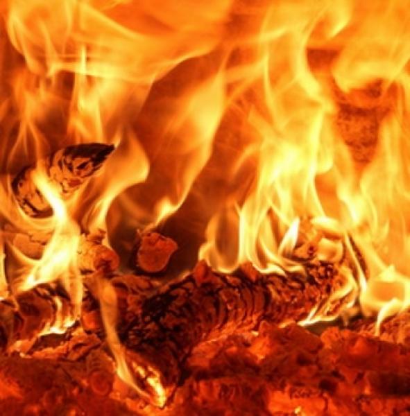 Feuer Flammen goldgelber rustikaler Hintergrund